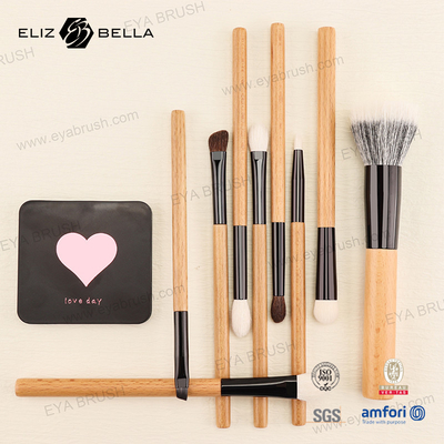 Completa la tua collezione di trucco con diversi stili di pennello per il trucco