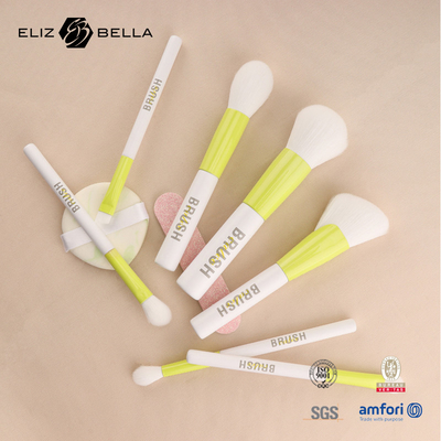 Spazzole per il trucco 100% vegane e per animali. Morbide, durevoli e realizzate in modo responsabile.