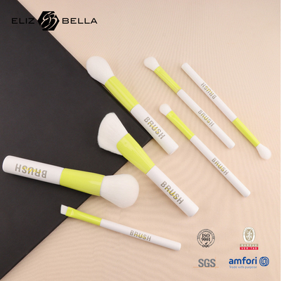 Spazzole per il trucco 100% vegane e per animali. Morbide, durevoli e realizzate in modo responsabile.