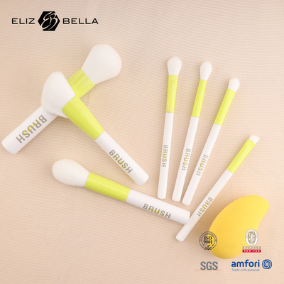 Ottieni senza sforzo un aspetto professionale con le setole più dense del set di pennelli da viaggio Beauty Needs