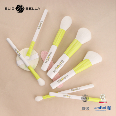 Ottieni senza sforzo un aspetto professionale con le setole più dense del set di pennelli da viaggio Beauty Needs