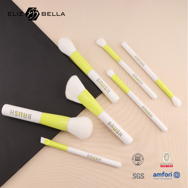 Spazzole per il trucco 100% vegane e per animali. Morbide, durevoli e realizzate in modo responsabile.